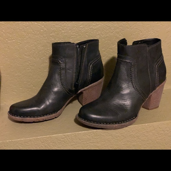 Clarks booties - Picture 2 of 2